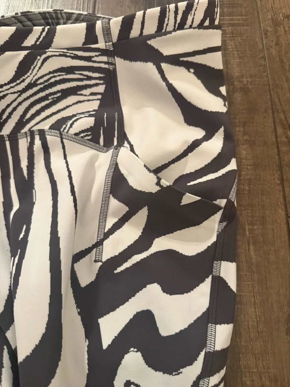 Lululemon Ankle Leggings High Rise Black White Abstract Size 4 Women NWOT - Picture 8 of 10